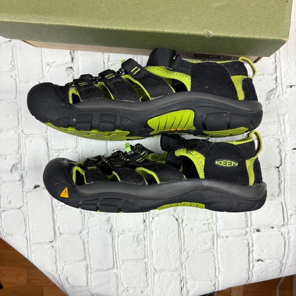 Keen Newport 2 Black and Lime Green Outdoor Sandals w/ Quick-Adjust Straps Sz 3Y - Picture 4 of 12